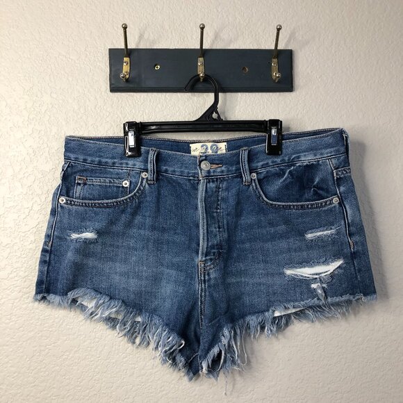 Free People We The Free Anthropologie Women's 29 Distressed Button Fly Shorts! - Picture 1 of 9